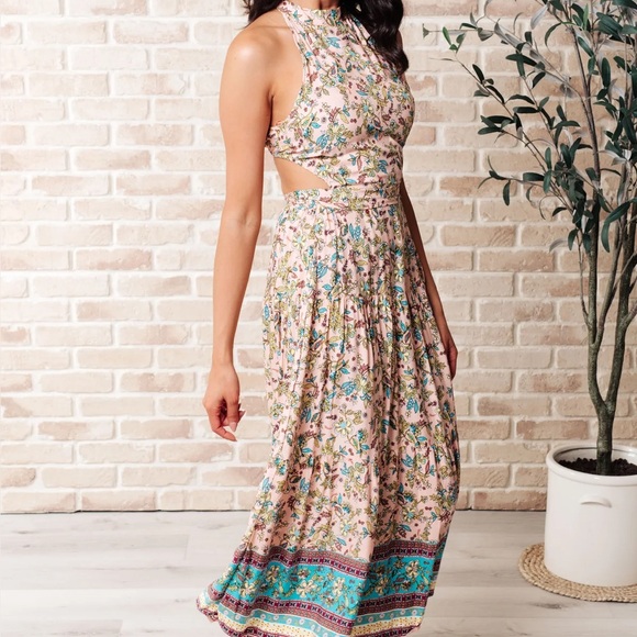 CUTOUT BACK DRESS - Picture 3 of 4